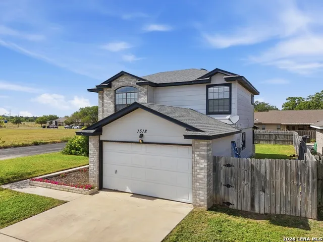 1518 33rd Hondo, TX 78861