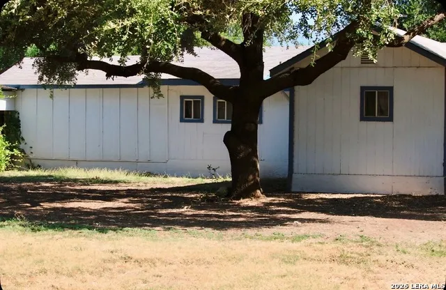 311 MULBERRY ST Pearsall, TX 78061