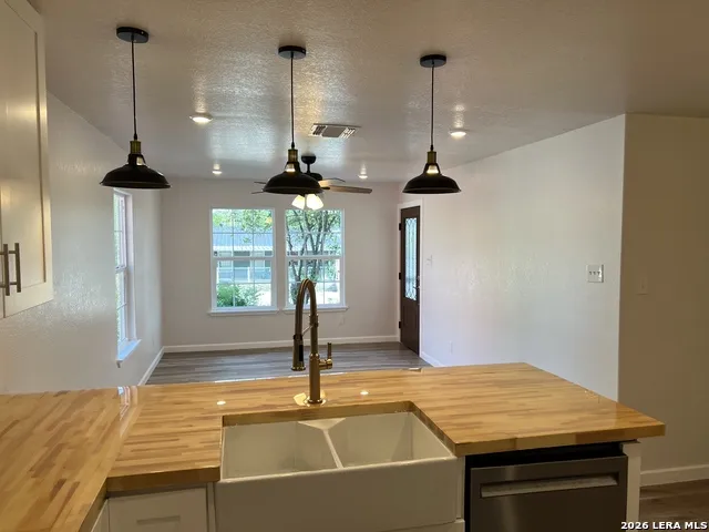 1528 KAYTON AVE San Antonio, TX 78210