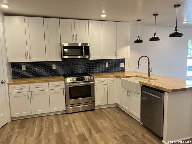 1528 KAYTON AVE San Antonio, TX 78210