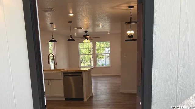 1528 KAYTON AVE San Antonio, TX 78210