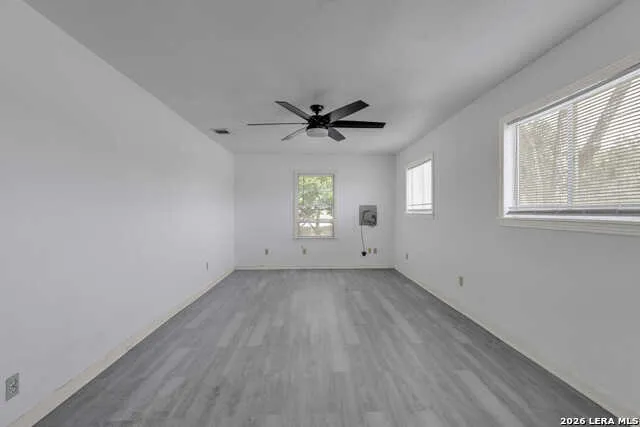 925 4TH ST Floresville, TX 78114