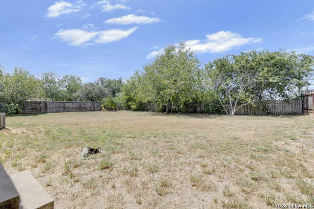 925 4TH ST Floresville, TX 78114
