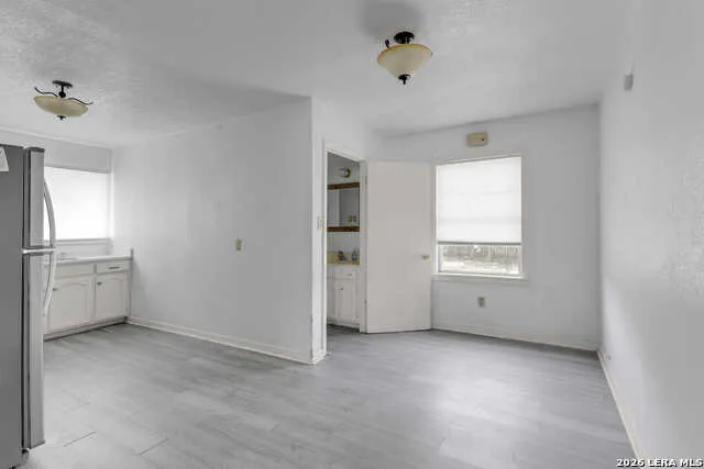 925 4TH ST Floresville, TX 78114