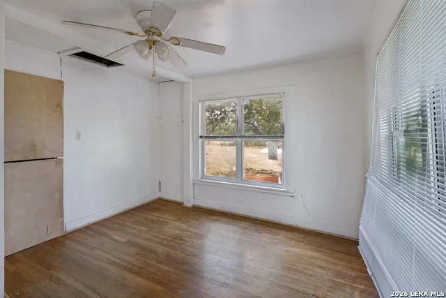 231 ELM AVE Luling, TX 78648