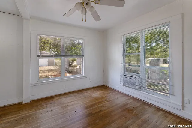 231 ELM AVE Luling, TX 78648
