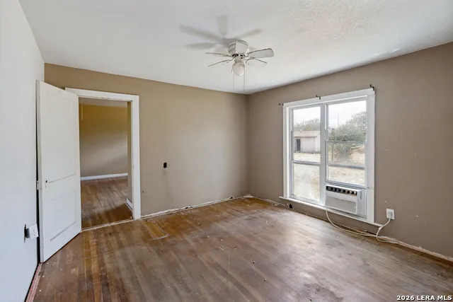 231 ELM AVE Luling, TX 78648