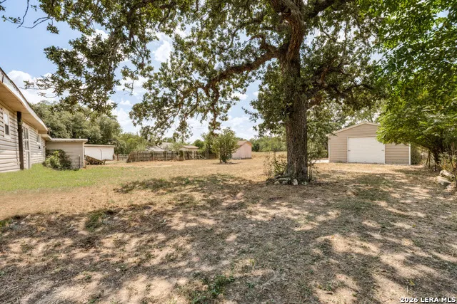 231 ELM AVE Luling, TX 78648