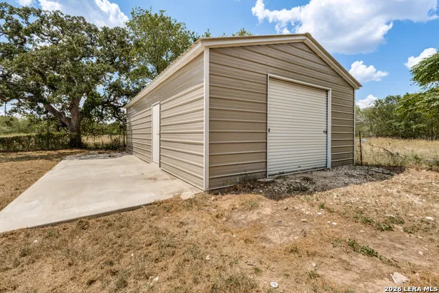 231 ELM AVE Luling, TX 78648