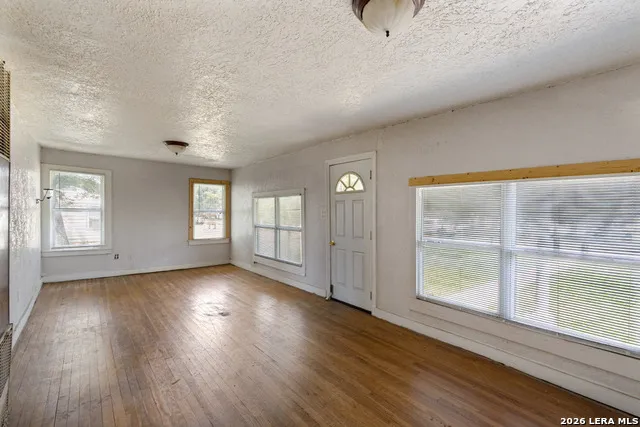 231 ELM AVE Luling, TX 78648