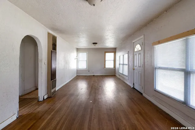 231 ELM AVE Luling, TX 78648