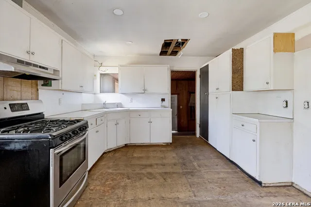 231 ELM AVE Luling, TX 78648