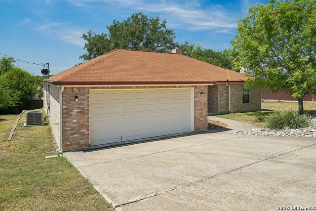 220 Loma Vista Dr Kerrville, TX 78028