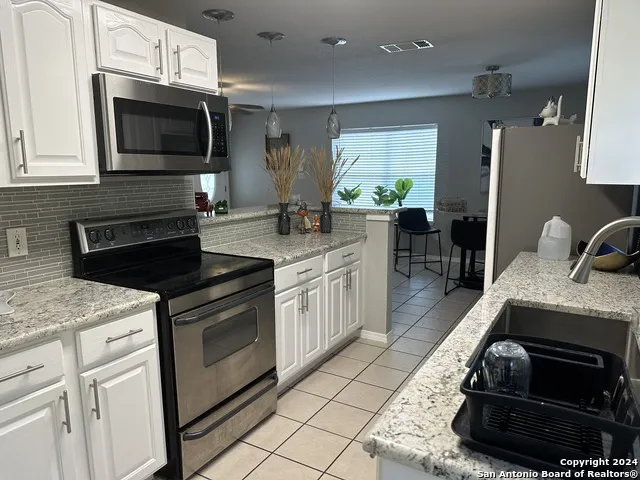 420 Canyon Edge Canyon Lake, TX 78133