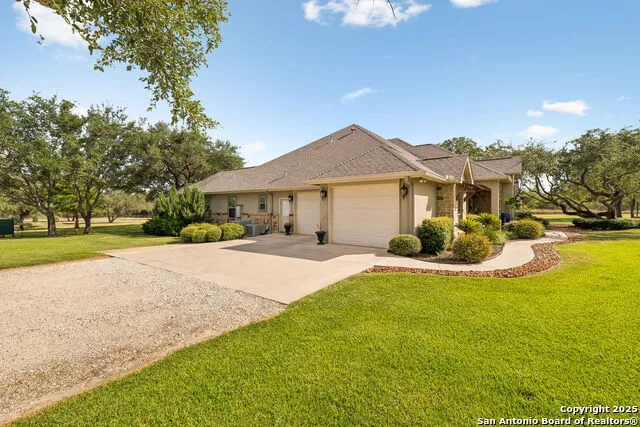 1994 FM 3006 Pleasanton, TX 78064