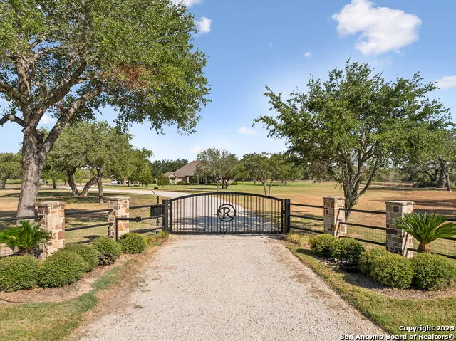 1994 FM 3006 Pleasanton, TX 78064