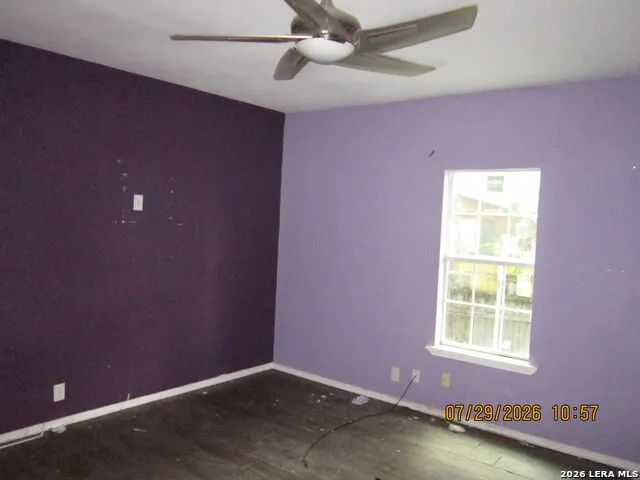 1915 HICKS AVE San Antonio, TX 78210