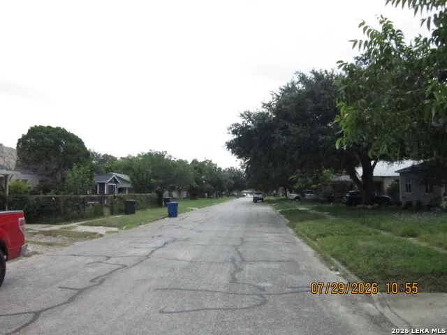 1915 HICKS AVE San Antonio, TX 78210