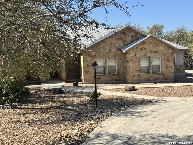1351 Heritage HL Canyon Lake, TX 78133