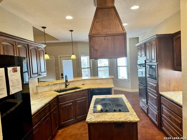 1351 Heritage HL Canyon Lake, TX 78133