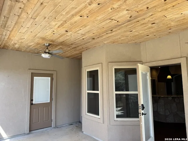 1351 Heritage HL Canyon Lake, TX 78133