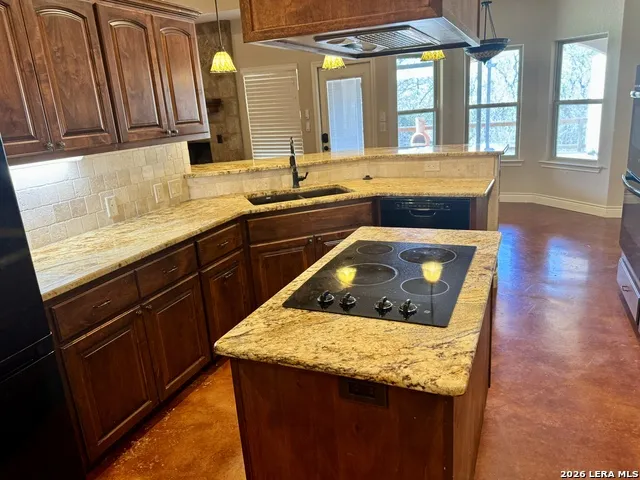 1351 Heritage HL Canyon Lake, TX 78133
