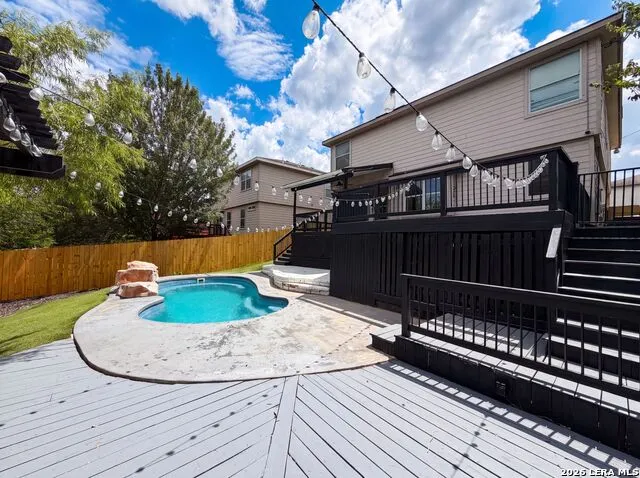 10602 SPRINGWOOD SQ Universal City, TX 78148