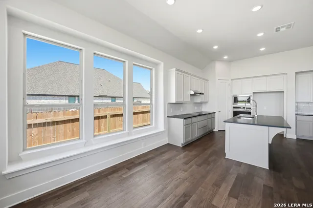 255 White Oak Castroville, TX 78009
