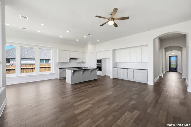 255 White Oak Castroville, TX 78009
