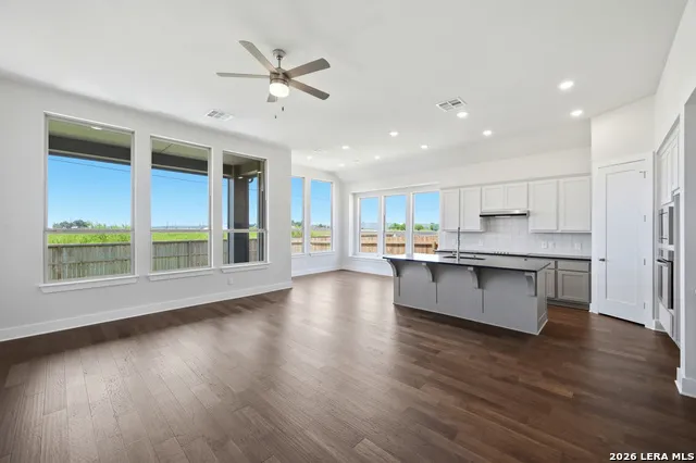 255 White Oak Castroville, TX 78009