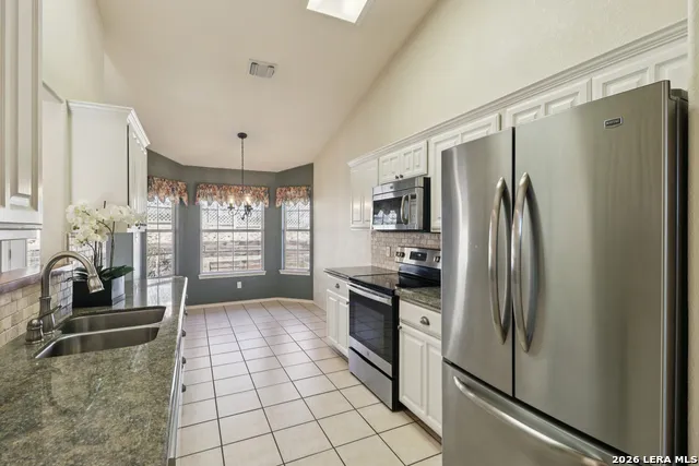 632 Oak Valley Kerrville, TX 78028