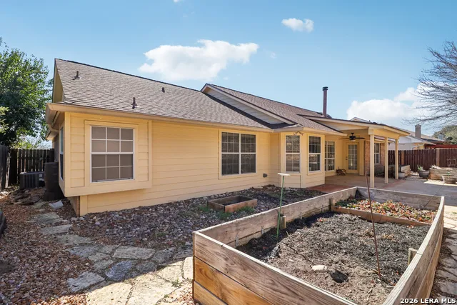 632 Oak Valley Kerrville, TX 78028