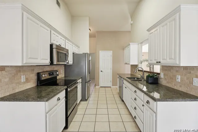 632 Oak Valley Kerrville, TX 78028