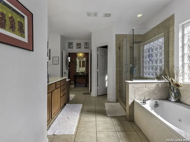 16107 La Madera Rio Helotes, TX 78023