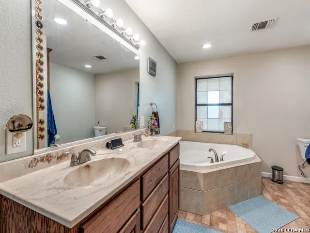 813 Pleasant Acres Seguin, TX 78155