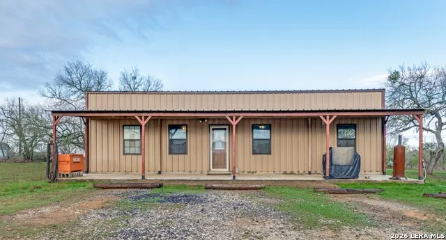 813 Pleasant Acres Seguin, TX 78155