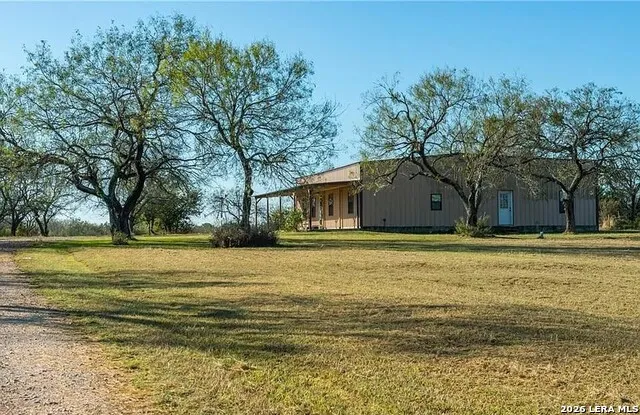 813 Pleasant Acres Seguin, TX 78155