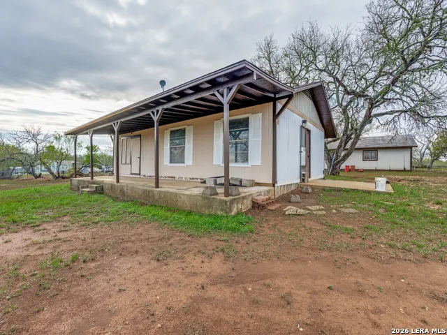 813 Pleasant Acres Seguin, TX 78155
