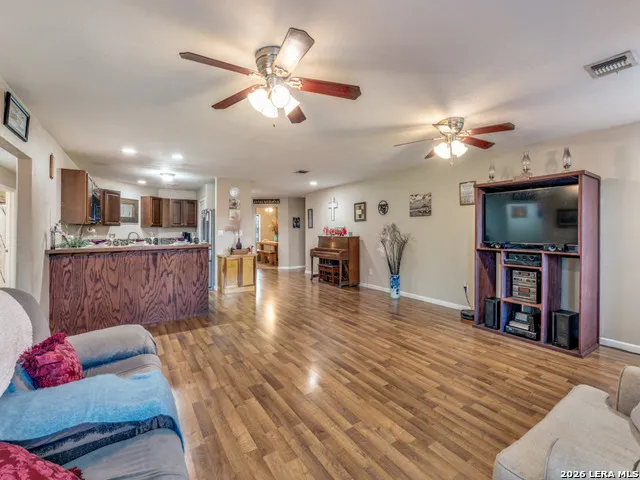 813 Pleasant Acres Seguin, TX 78155