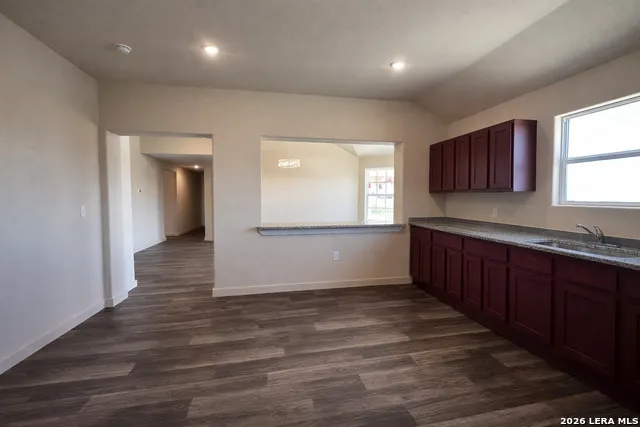618 Cr 124 Floresville, TX 78114