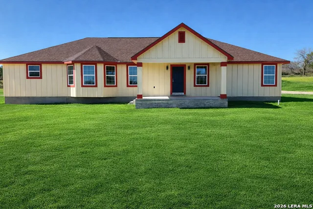 618 Cr 124 Floresville, TX 78114