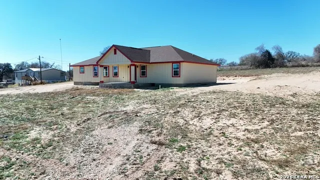 618 Cr 124 Floresville, TX 78114