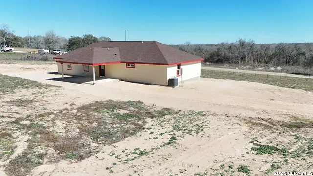 618 Cr 124 Floresville, TX 78114