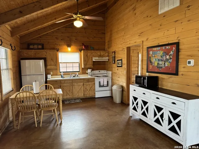 110 Red Wright Rd Leakey, TX 78873