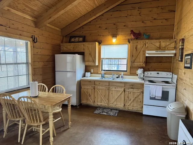 110 Red Wright Rd Leakey, TX 78873
