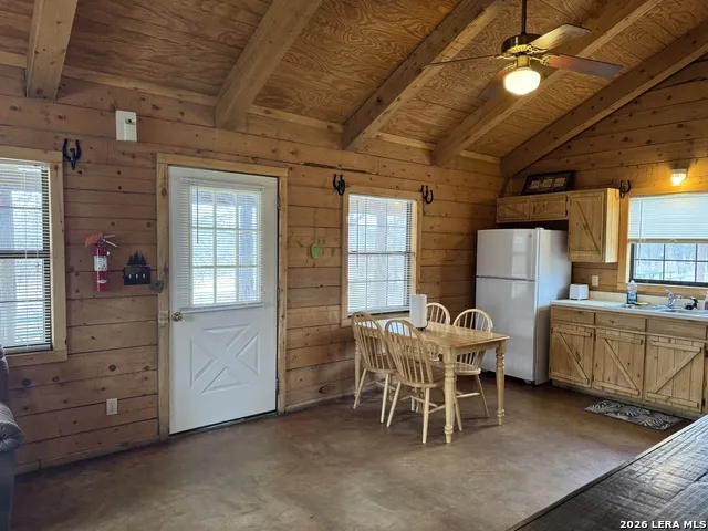 110 Red Wright Rd Leakey, TX 78873