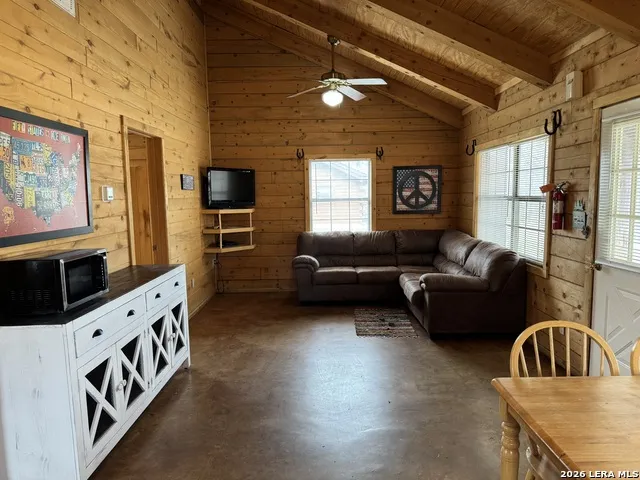 110 Red Wright Rd Leakey, TX 78873