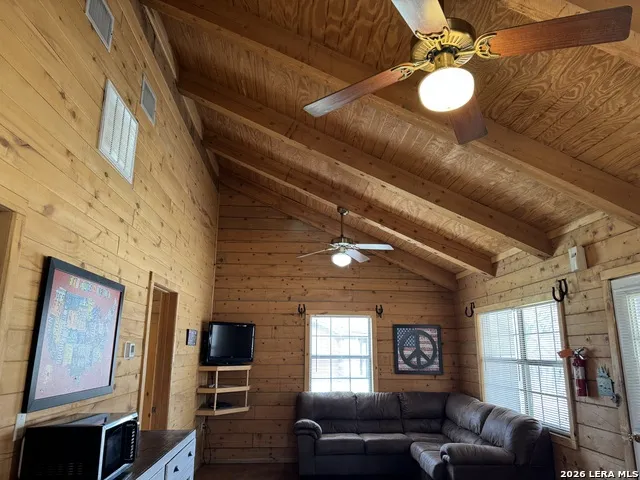 110 Red Wright Rd Leakey, TX 78873