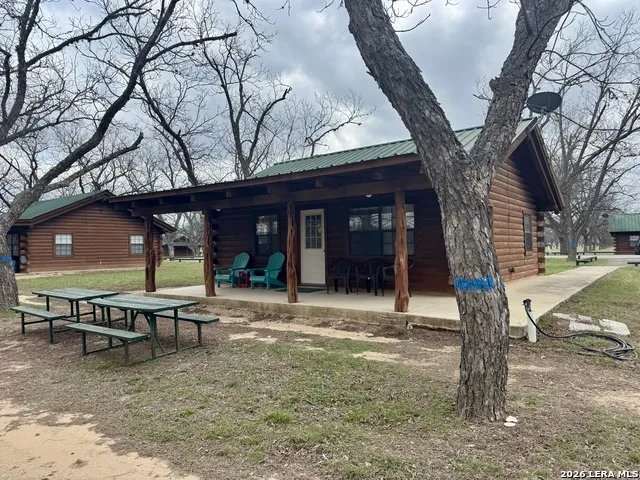 110 Red Wright Rd Leakey, TX 78873