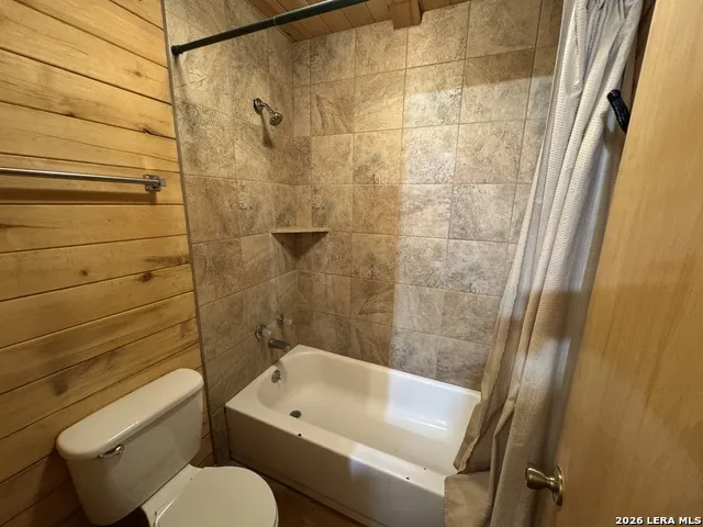 110 Red Wright Rd Leakey, TX 78873